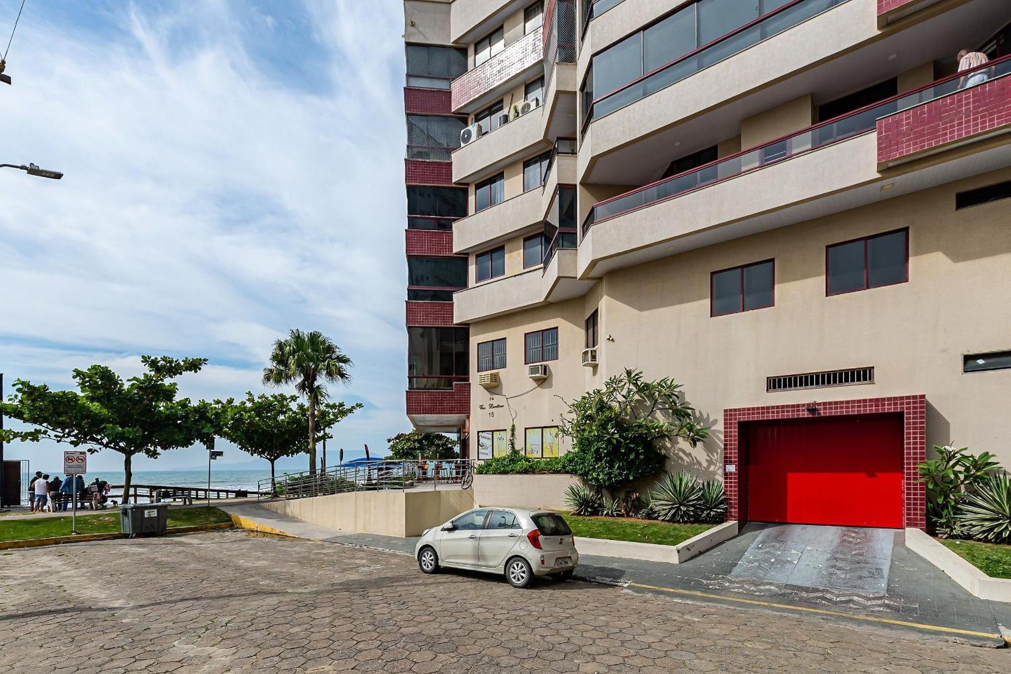 Apto Pe Na Areia Vista Mar Em Meia Praia Evb308 Itapema Kültér fotó